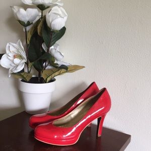 Elie Tahari red hot high heels!